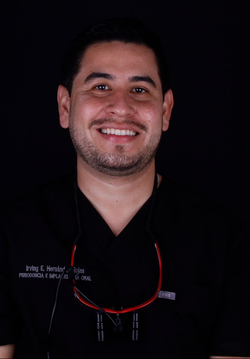 Dr. Irving Erasmo Hernández Rojas, especialista en periodoncia e implantología oral en Dental San Javier, Lagos de Moreno