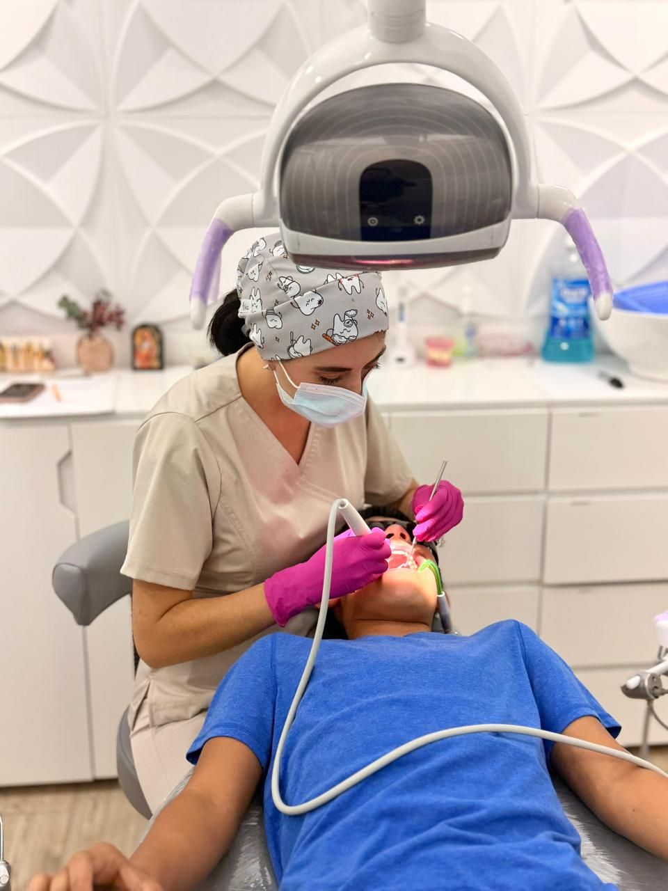 Atención dental a un paciente en Dental San Javier